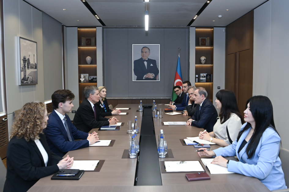 İyulun 7-də xarici işlər naziri Ceyhun Bayramov ölkəmizdə səfərdə olan ABŞ Senatının Xarici Əlaqələr Komitəsinin üzvü, senator Stiv Deyns ilə görüşüb.